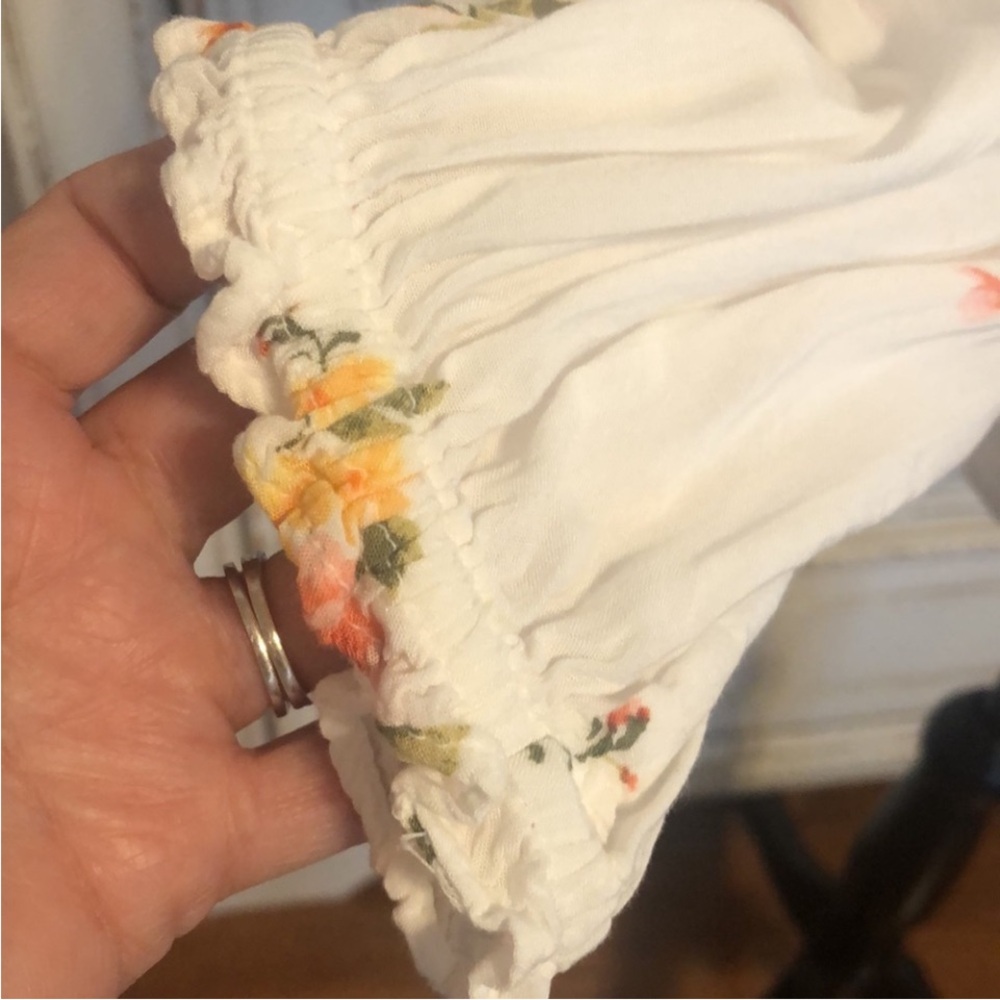 Floral White Women's Top - Picture 4 of 7